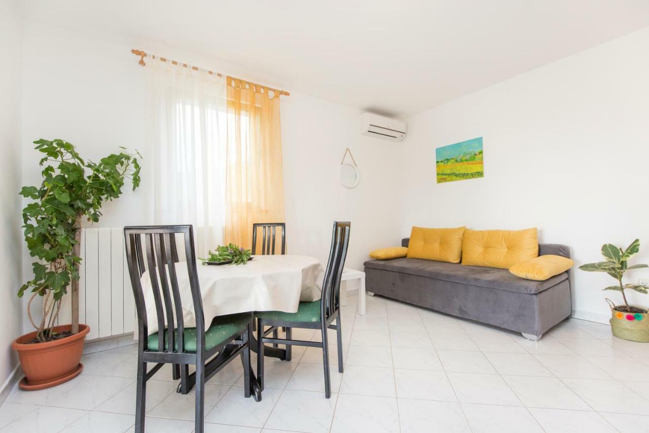 Apartments Cekada ラビン エクステリア 写真