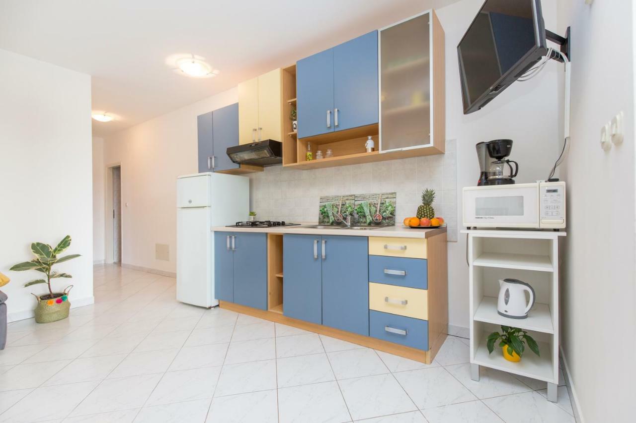 Apartments Cekada ラビン エクステリア 写真