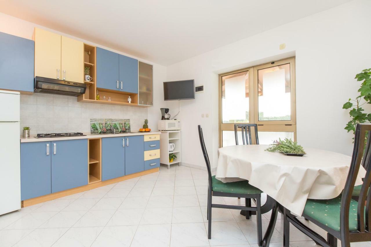 Apartments Cekada ラビン エクステリア 写真