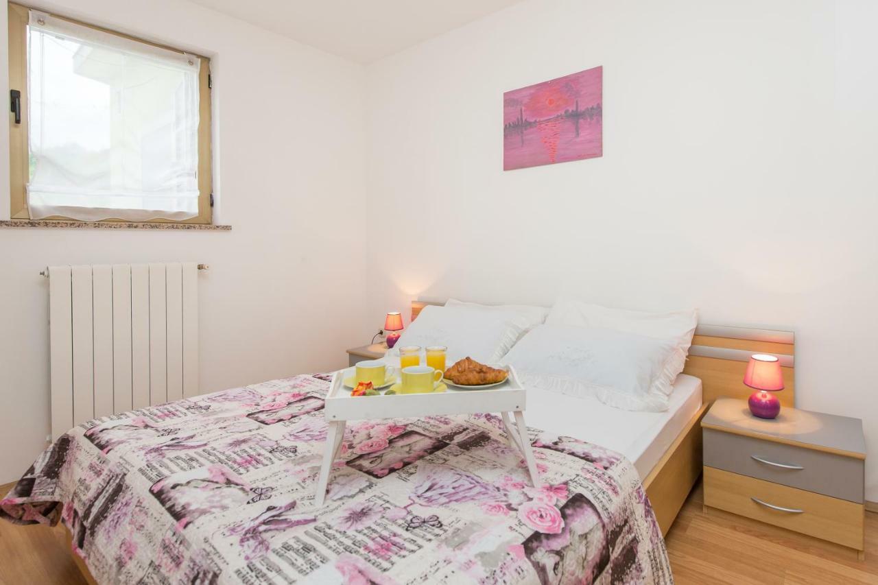 Apartments Cekada ラビン エクステリア 写真
