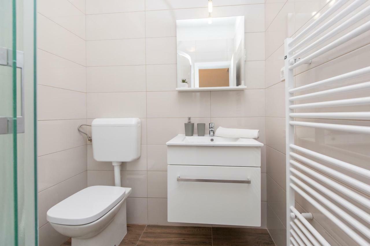 Apartments Cekada ラビン エクステリア 写真