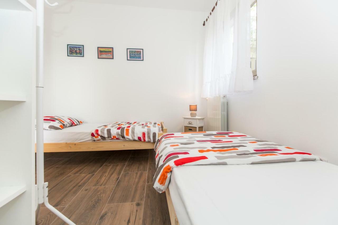 Apartments Cekada ラビン エクステリア 写真