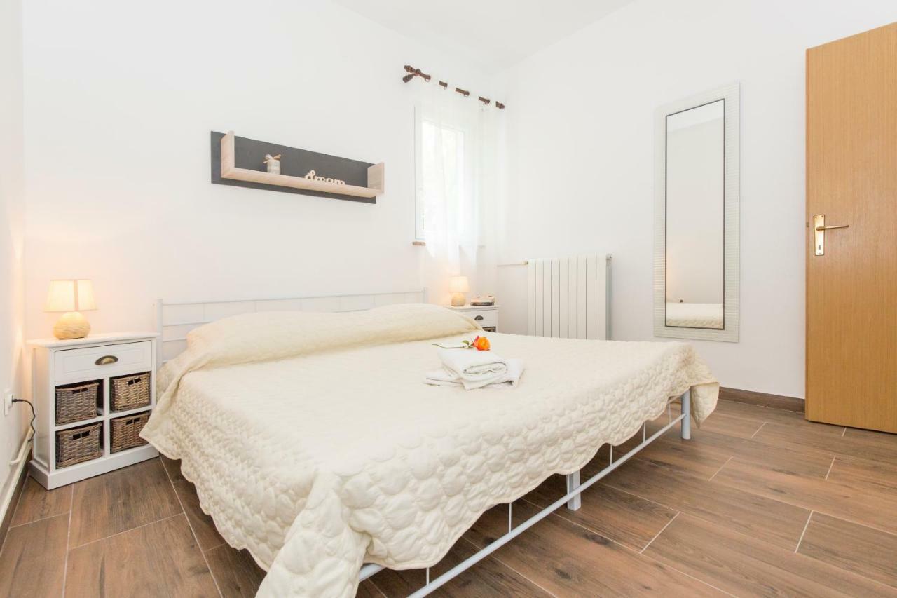 Apartments Cekada ラビン エクステリア 写真
