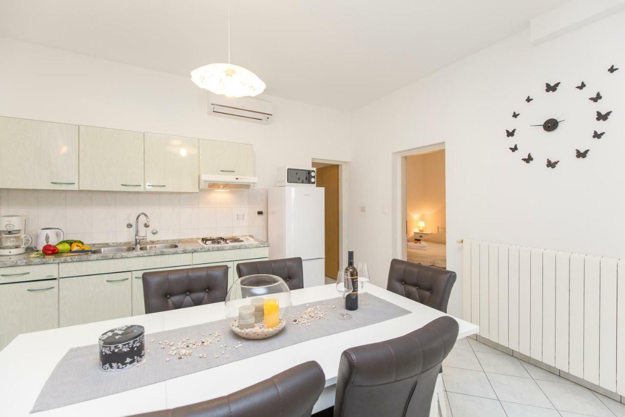 Apartments Cekada ラビン エクステリア 写真